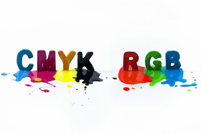 متعدد الألوان بأحرف كبيرة CMYK RGB