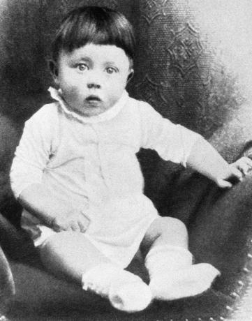 صورة طفل لأدولف هتلر