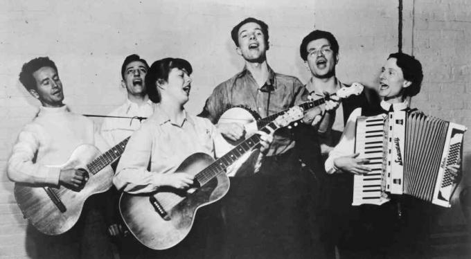 مدينة نيويورك ، Alanac Singers ، Woody Guthrie