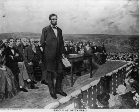 أبراهام لنكولن ، الرئيس السادس عشر للولايات المتحدة الأمريكية ، يلقي خطابه الشهير " خطاب جيتيسبيرغ" في 19 نوفمبر 1863.