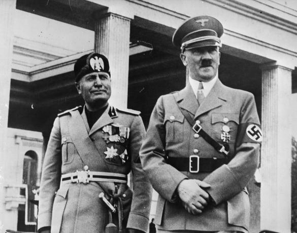 بينيتو موسوليني وأدولف هتلر في ميونيخ ، ألمانيا سبتمبر 1937.
