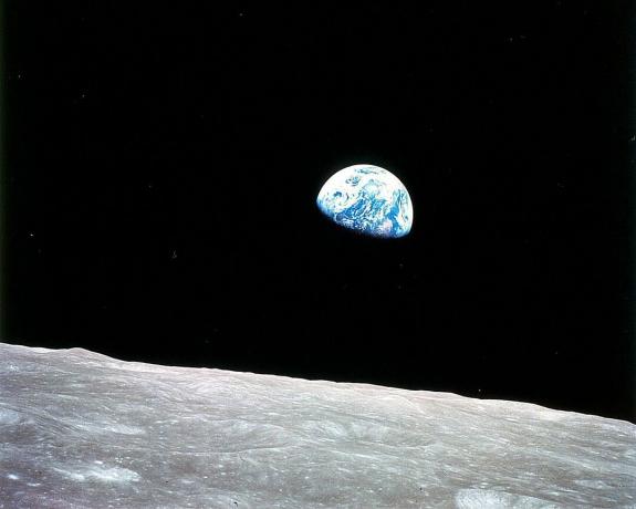 شروق الأرض - أبولو 8