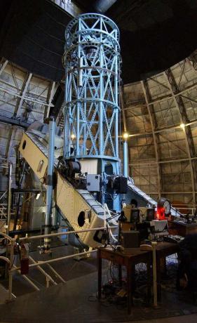 التلسكوب هوكر 100 بوصة ، مرة واحدة الأكبر في العالم. انها لا تزال تستخدم حتى اليوم.