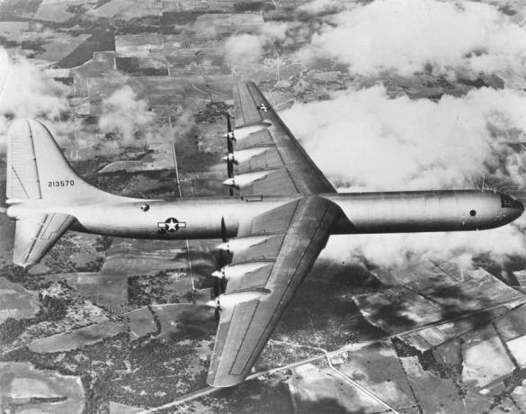 XB-36 صانع السلام ، الرحلة الأولى