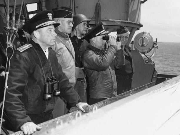 برادلي على متن يو إس إس أوغستا يوم D ، يوم 1944