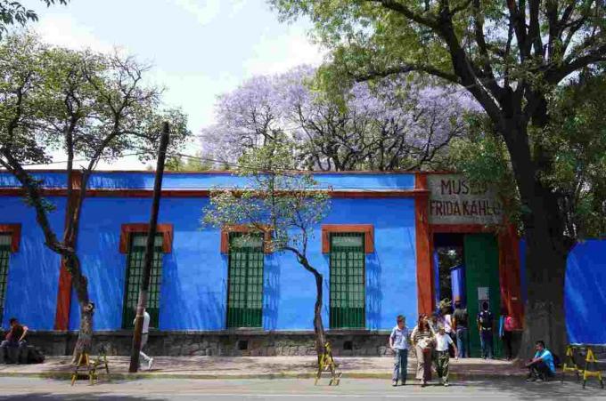 متحف فريدا كاهلو بالبيت الأزرق في مدينة مكسيكو