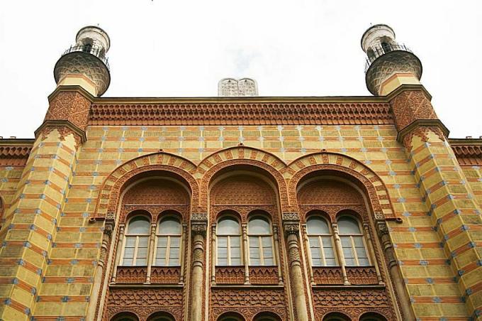 Rumbach Synagogue في بودابست ، المجر هو مغاربي في التصميم.