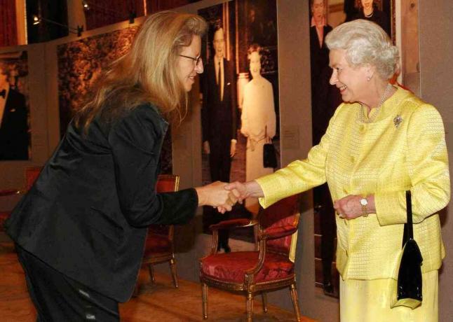 تستضيف صاحبة السمو الملكي الملكة إليزابيث الثانية حفل استقبال للأمريكيين المقيمين في المملكة المتحدة