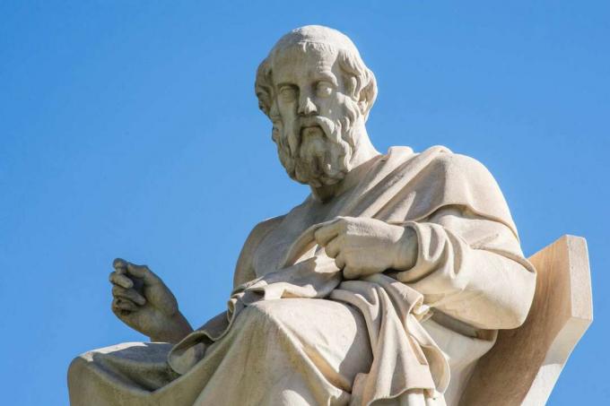 تمثال أفلاطون في أثينا