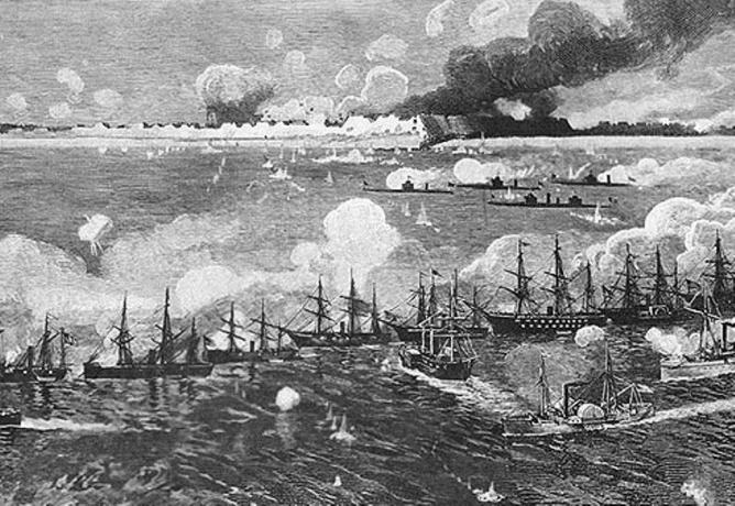 سفن حربية الاتحاد في خط اطلاق النار في فورت فيشر.
